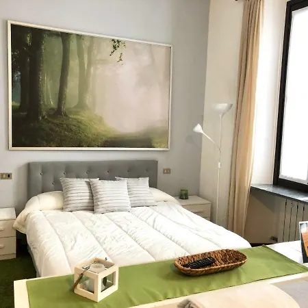 Large Studio Isola