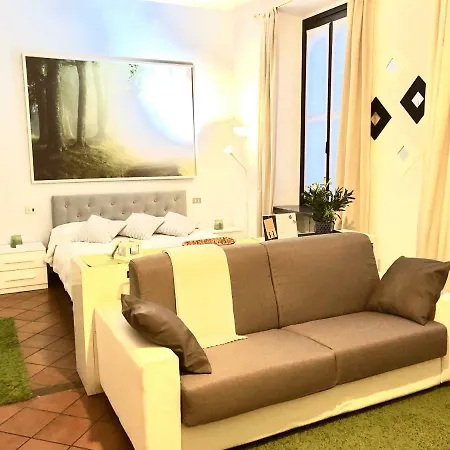 Large Studio Isola Milánó
