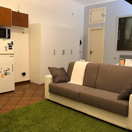 Large Studio Isola *